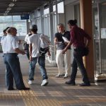 ししぶ駅でのビラ配りの様子